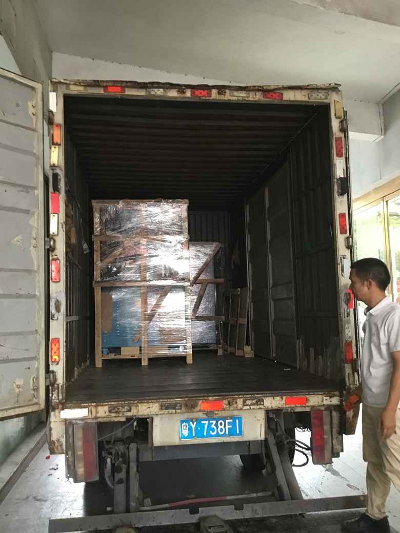 單頭高周波機(jī)送貨圖 單頭高周波機(jī)送貨圖